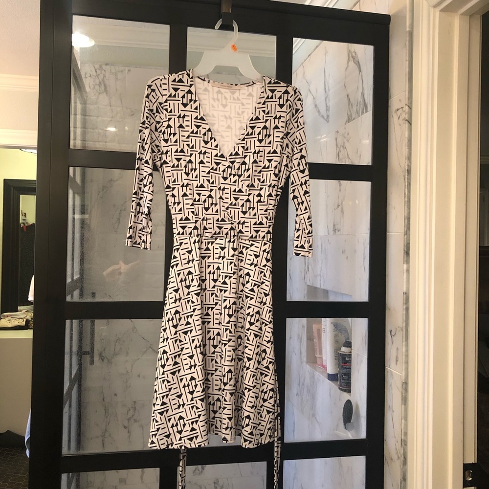 White and Black Stretchy Tie Dress 👗
